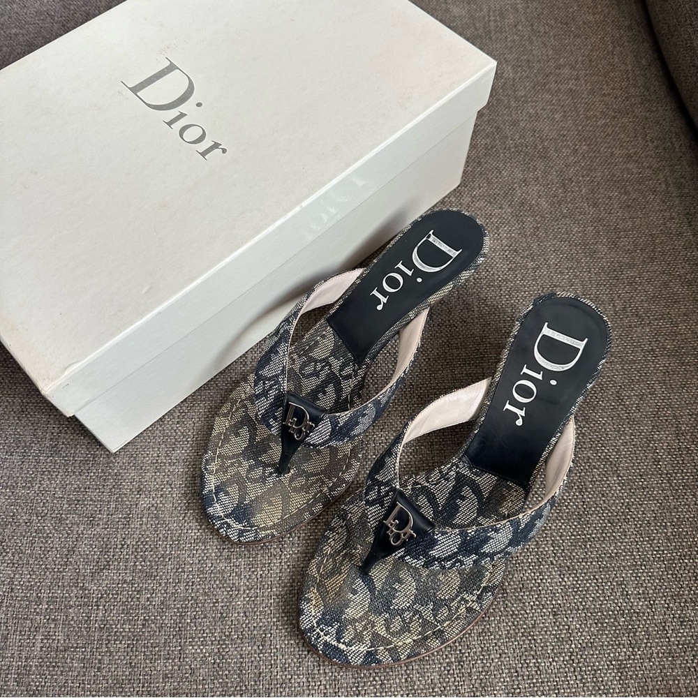 Vintage Dior monogram thong heels - Picture 2 of 8